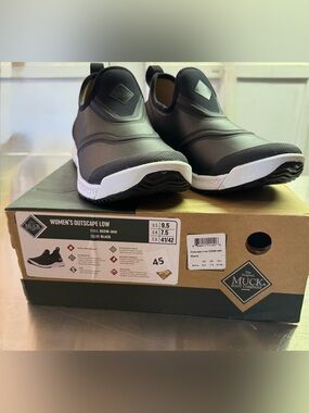 Muck Boot Company Womens Outscape Low Black Waterproof Boots Size 9.5 Brand New